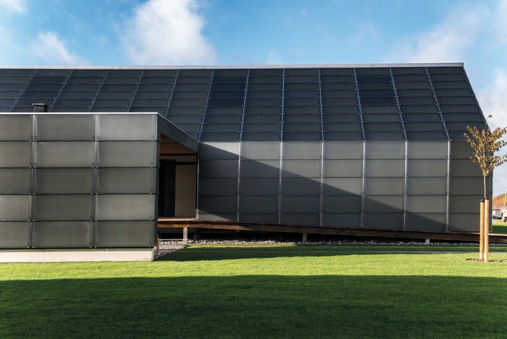 Школа со скатной кровлей