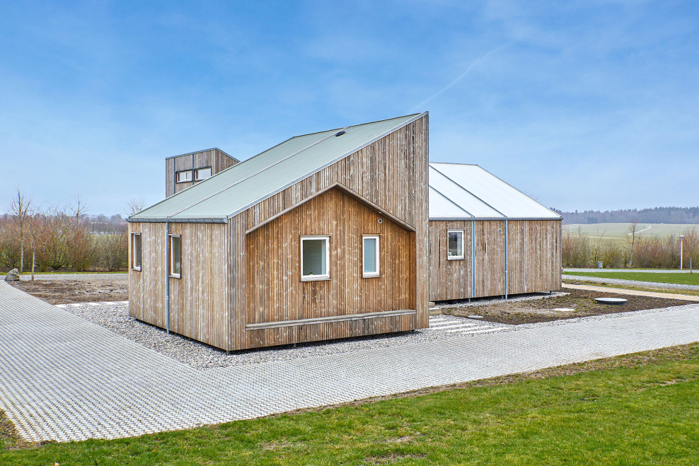 Дом из Переработанных материалов