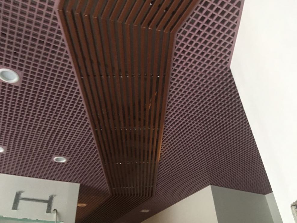 Кубообразный реечный потолок