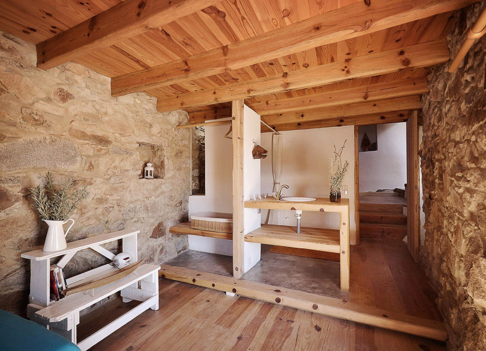 Каменный дом/casa do Penedo (Португалия)