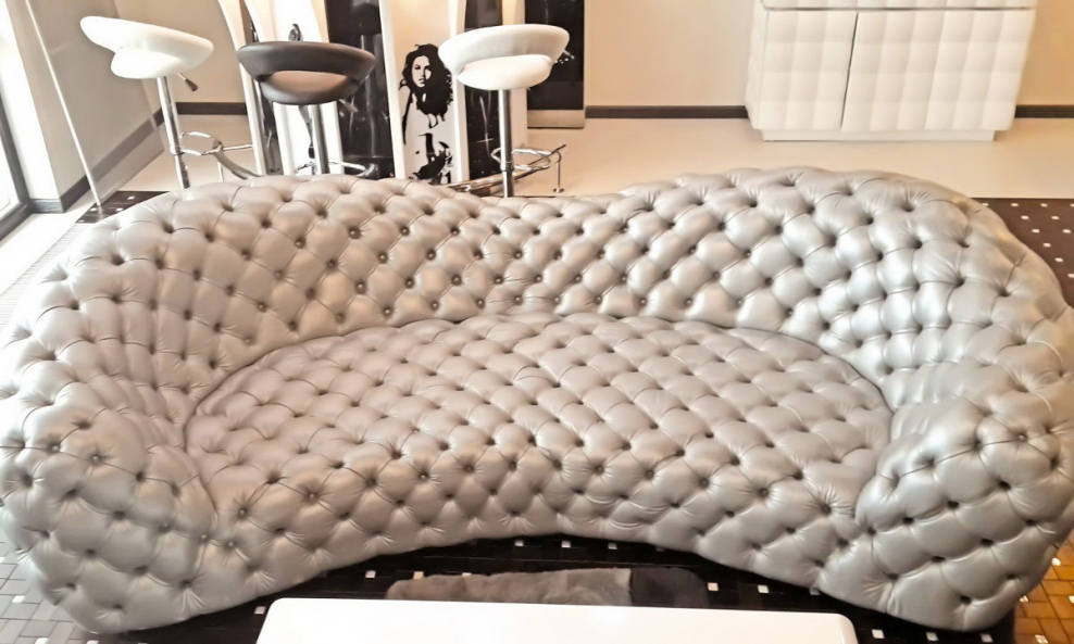 Каретная стяжка капитоне