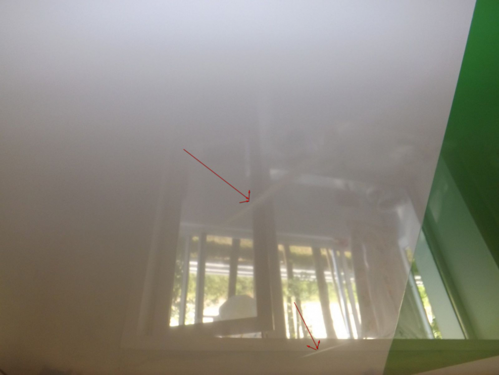 Пятна на натяжном потолке