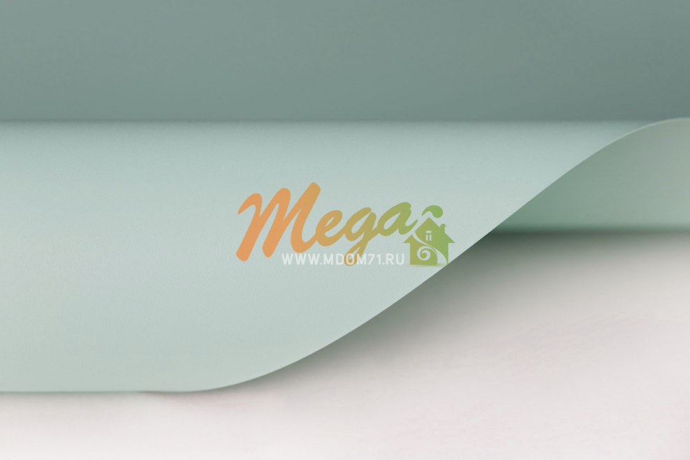 Белый матовый потолок с точечными светильниками