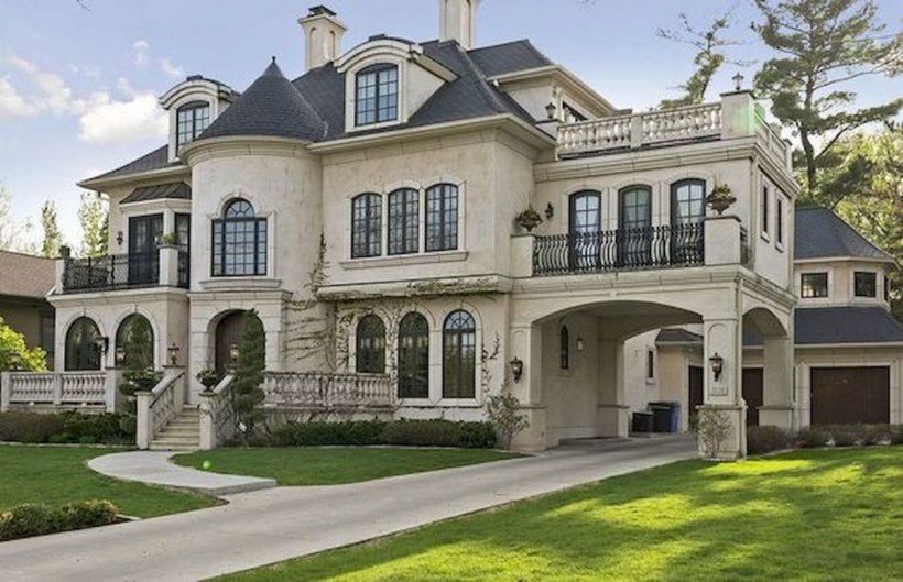 Элитный трехэтажный особняк