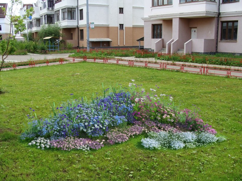 Уличные клумбы