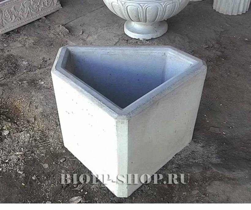 Вазон из бетона для крупномера