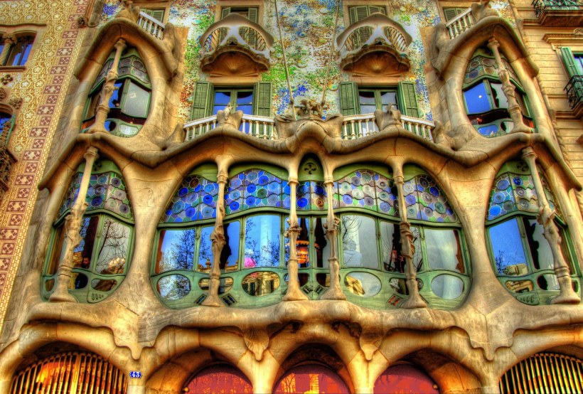Архитектура Гауди в Барселоне Испания