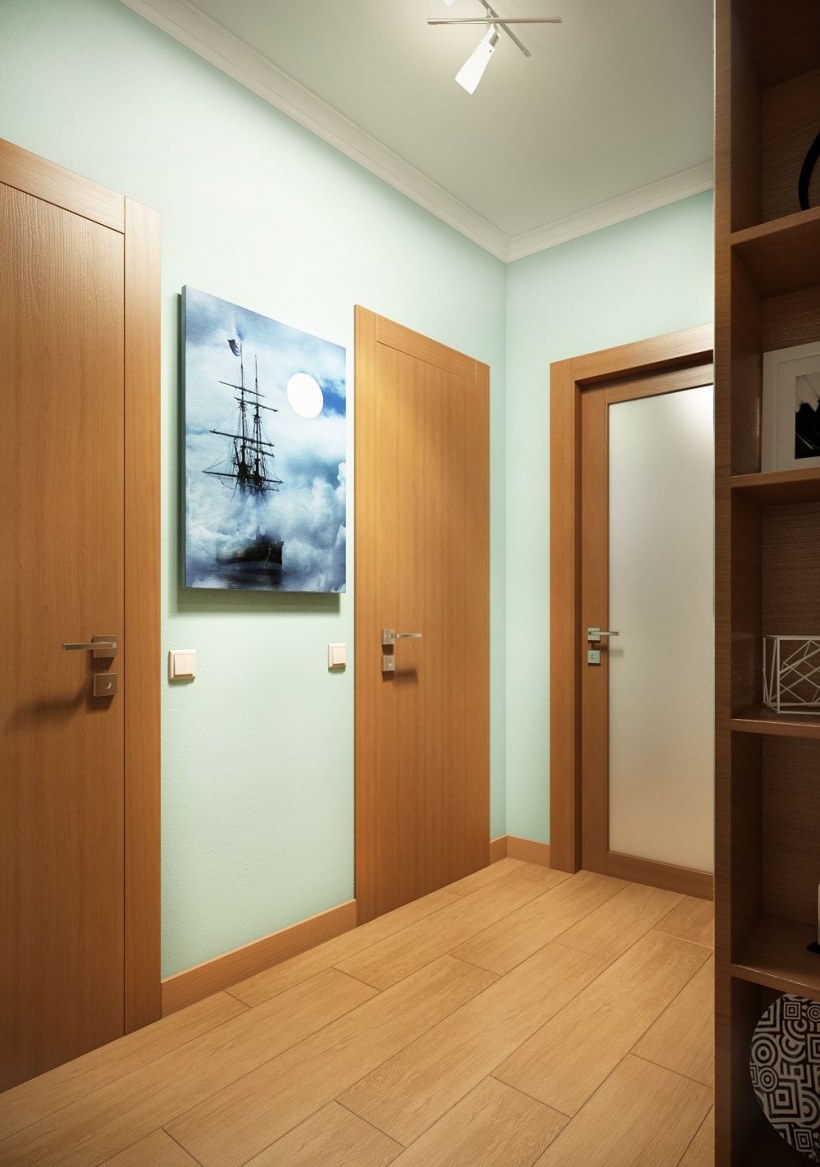 Небольшая прихожая с зеркалом