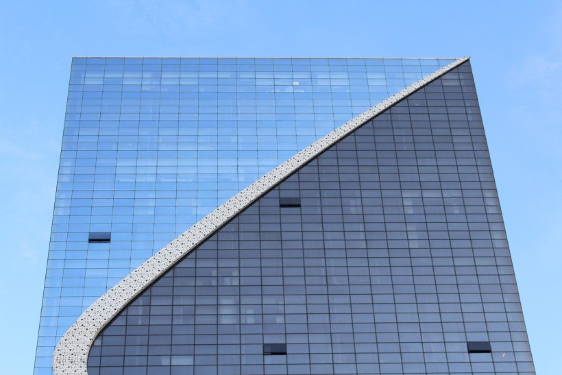 Стеклянное здание