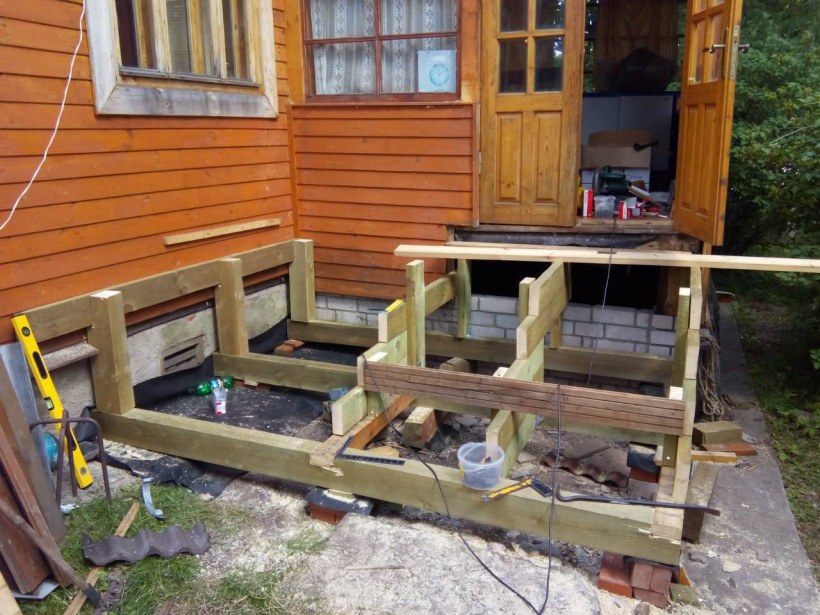 Деревянное каркасное крыльцо