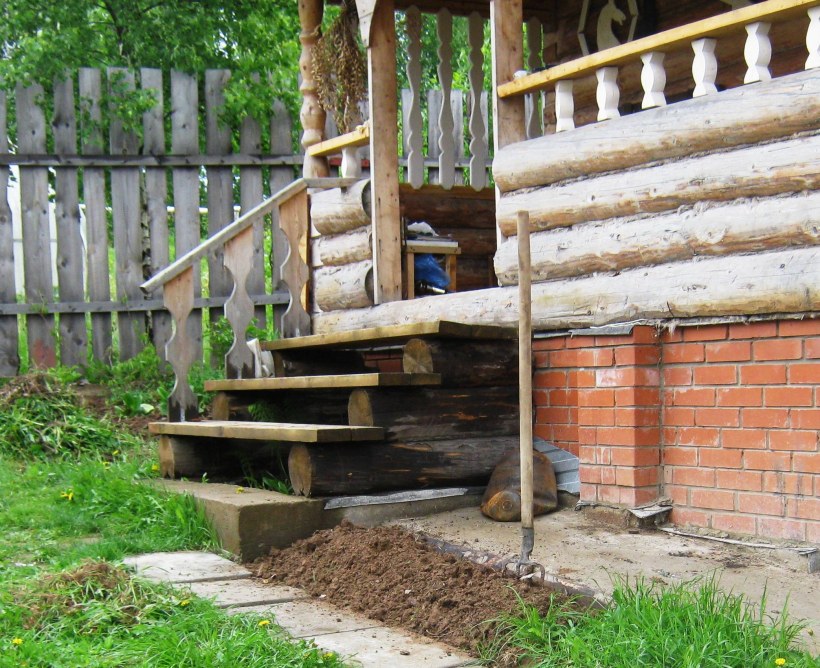Деревянные ступеньки для крыльца
