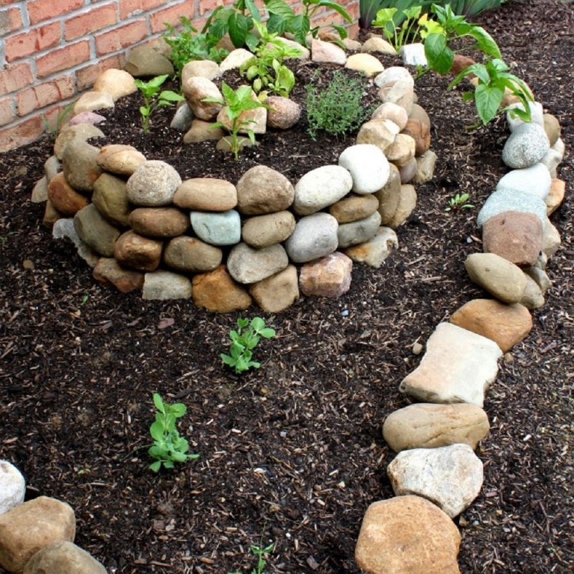 Клумбы из камешков