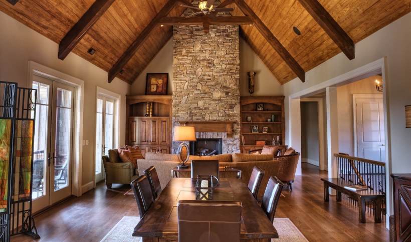 Потолок в деревянном доме