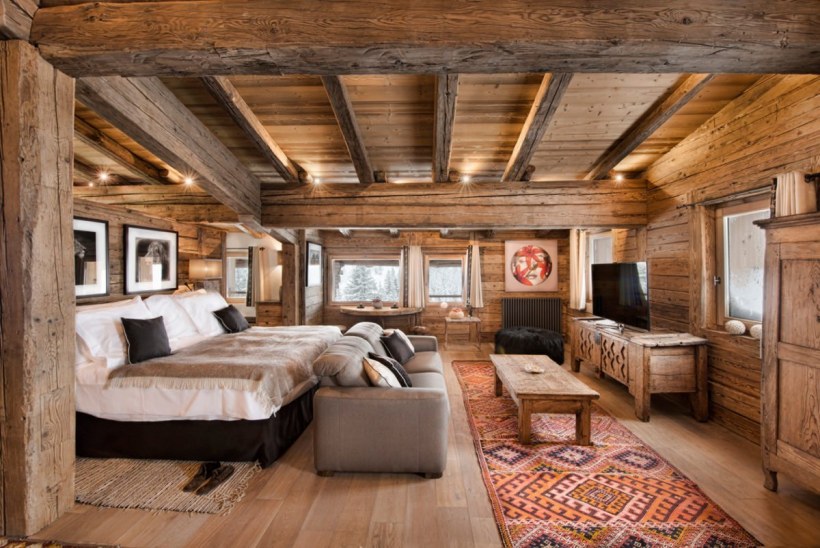 Белый деревянный интерьер