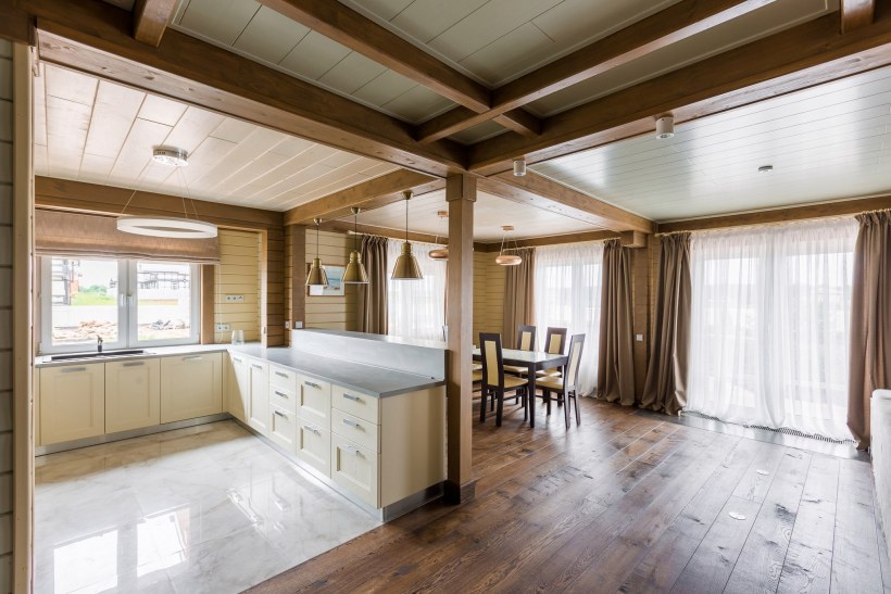 Гостиная с лестницей в стиле Шале