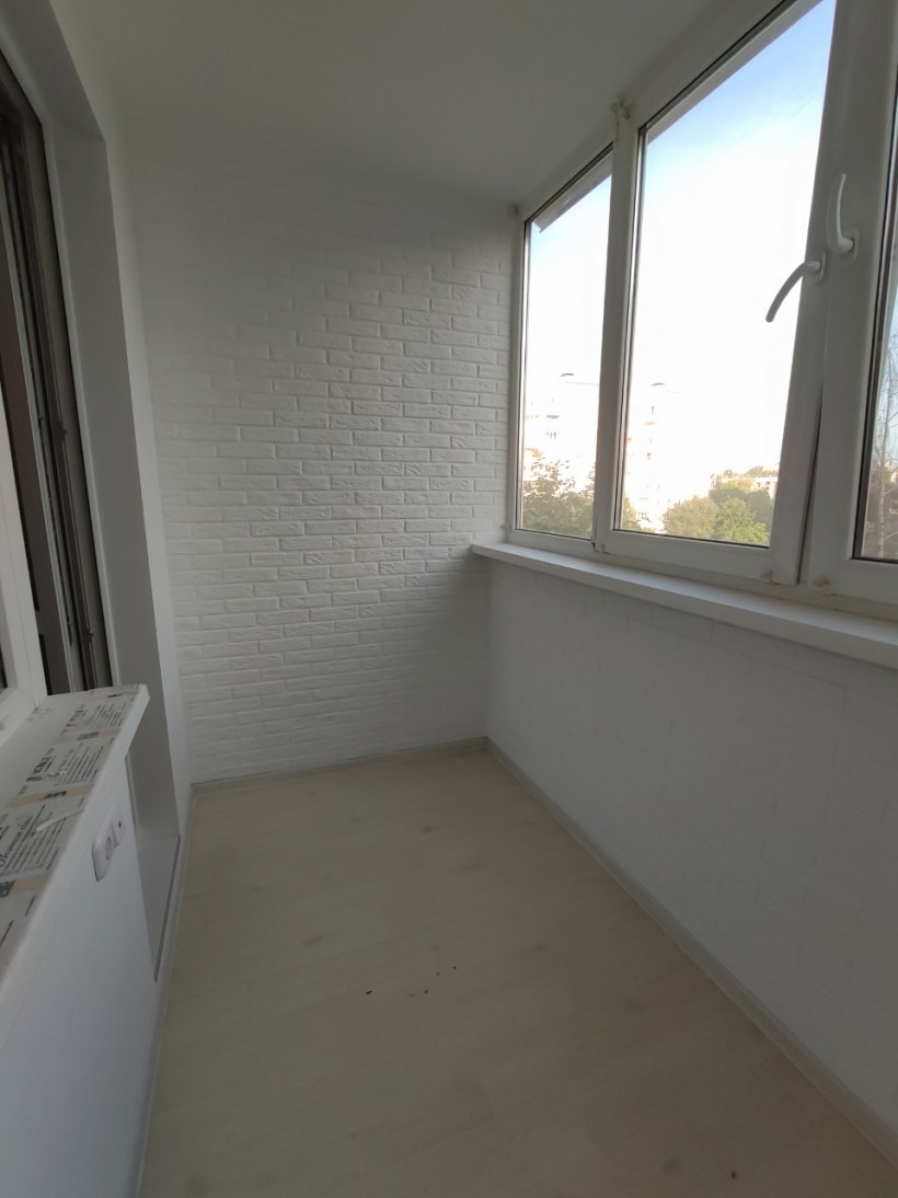 Отделка балкона декоративной штукатуркой