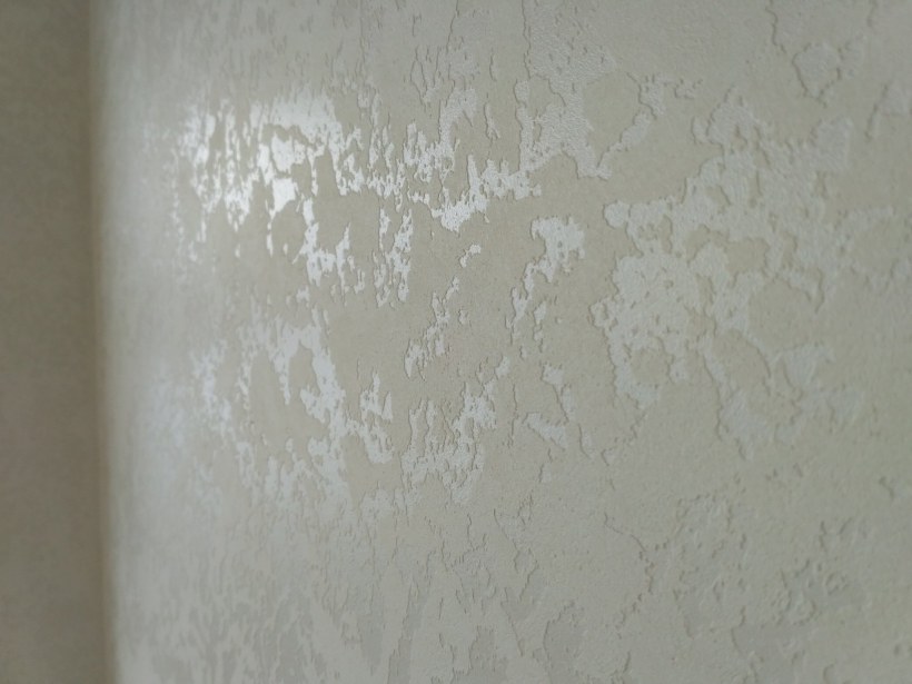 Отделка балкона декоративным камнем