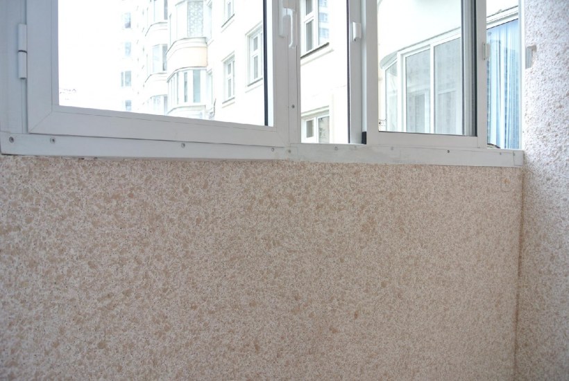 Декоративная штукатурка на балконе