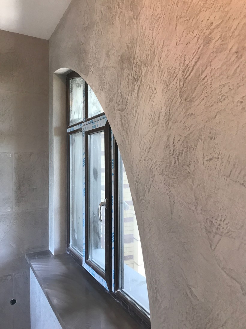 Декоративная штукатурка на балконе