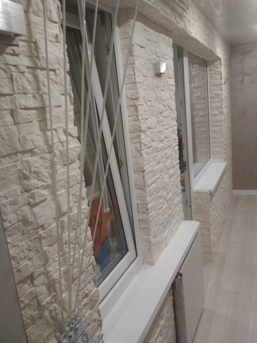 Декоративная штукатурка для внутренней отделки балкона