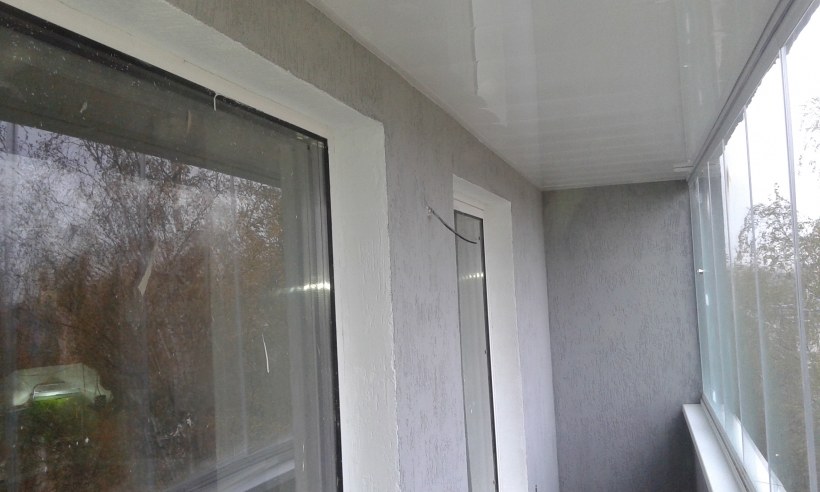 Совмещенный балкон из искусственного камня