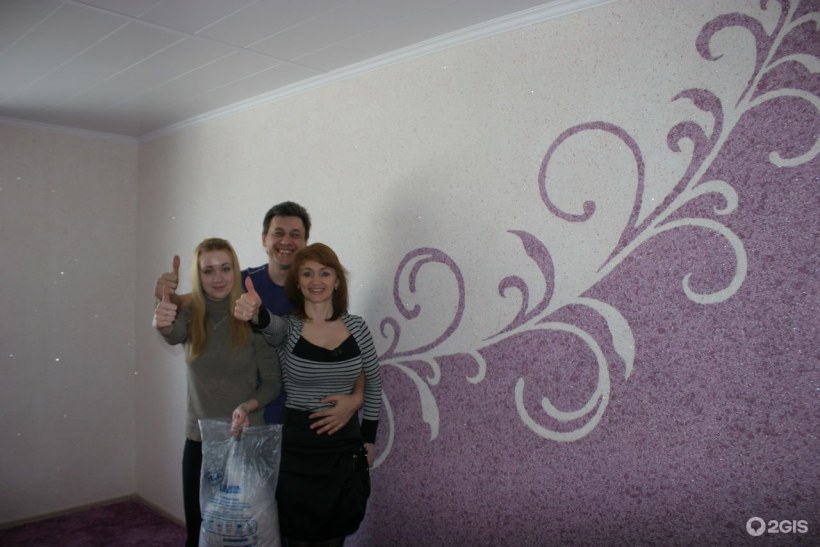 Отделка коридора искусственным камнем и обоями