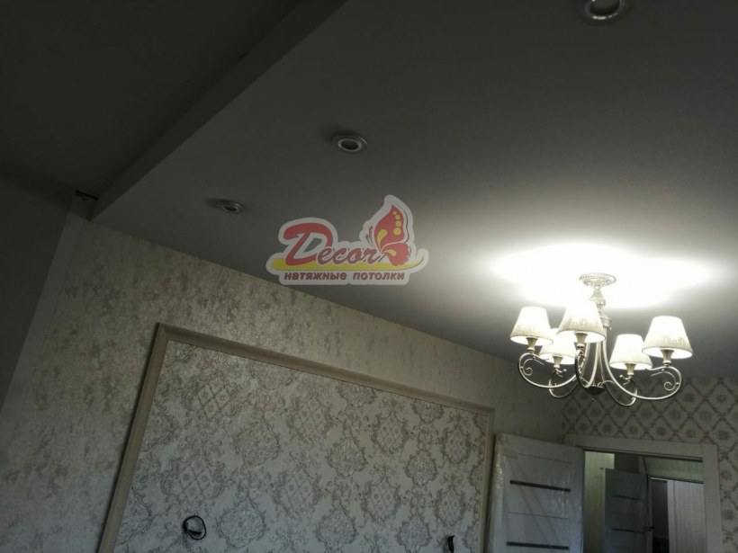 Люстра для двухуровневого потолка