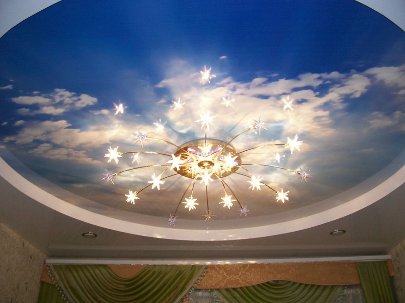 Потолок бежевый с коричневым