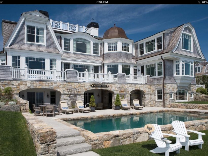 Богатый дом снаружи