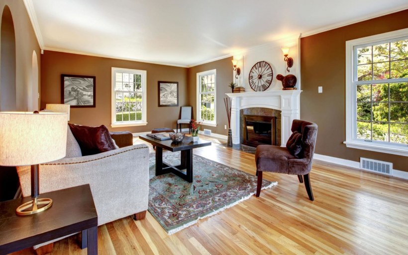 Светло коричневые стены