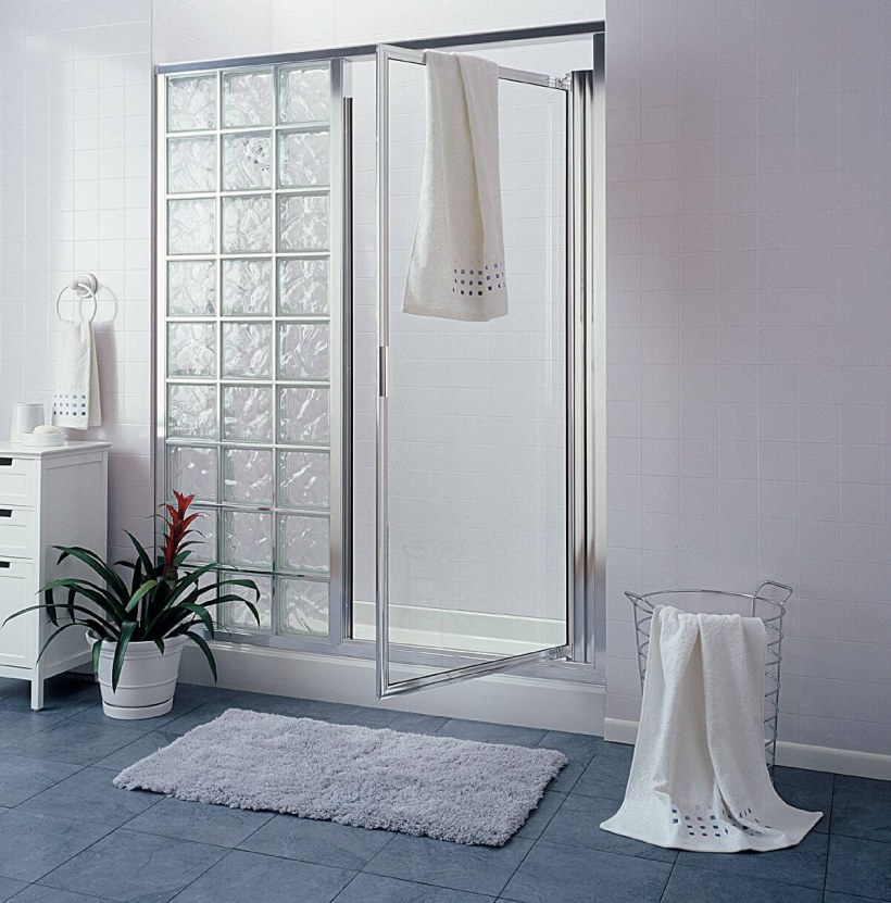 Душевая из разноцветных стеклоблоков