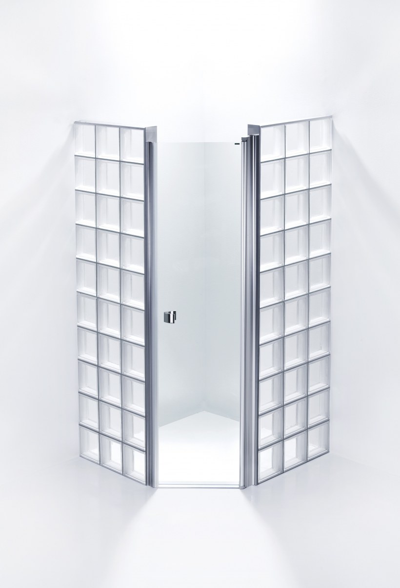 Душевая из стеклоблоков с дверью