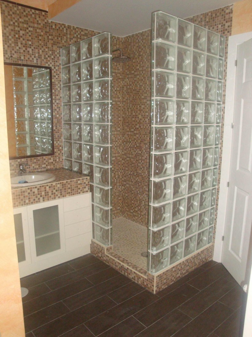 Душевые кабины из стеклоблоков