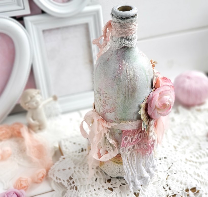 Ваза у кровати