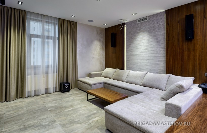 Отделка стены ламинатом в гостиной