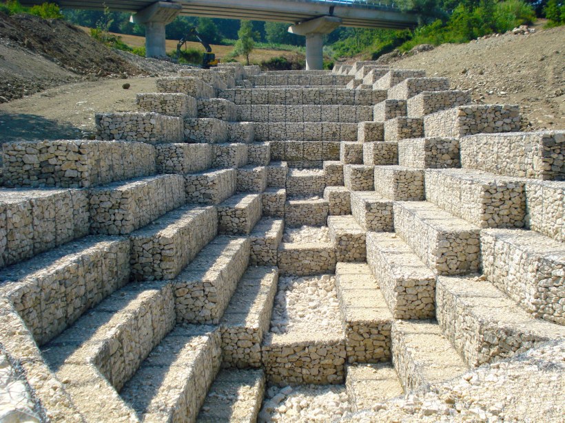 Габионная плотина