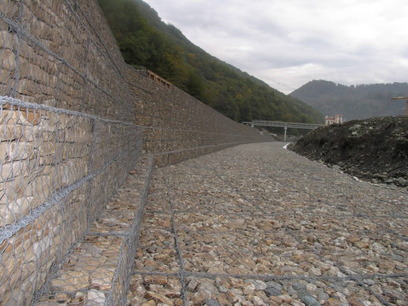 Берегоукрепление габионами