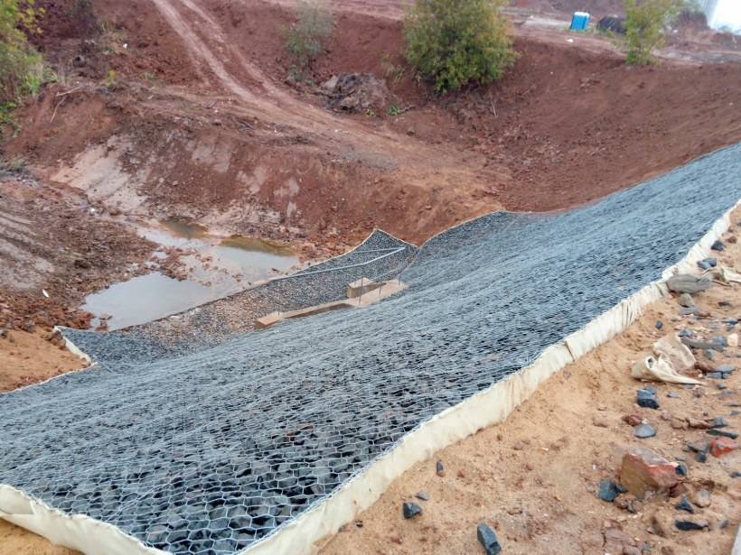 Берегоукрепление матрацами Рено