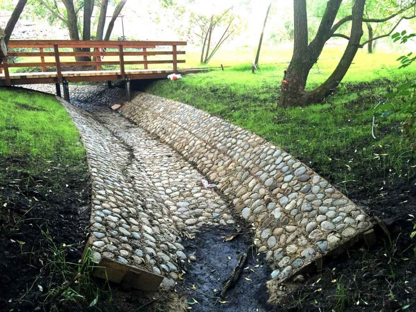 Укрепление пруда габионами берега габионами