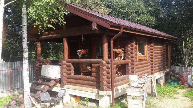 Дом из бревна с верандой
