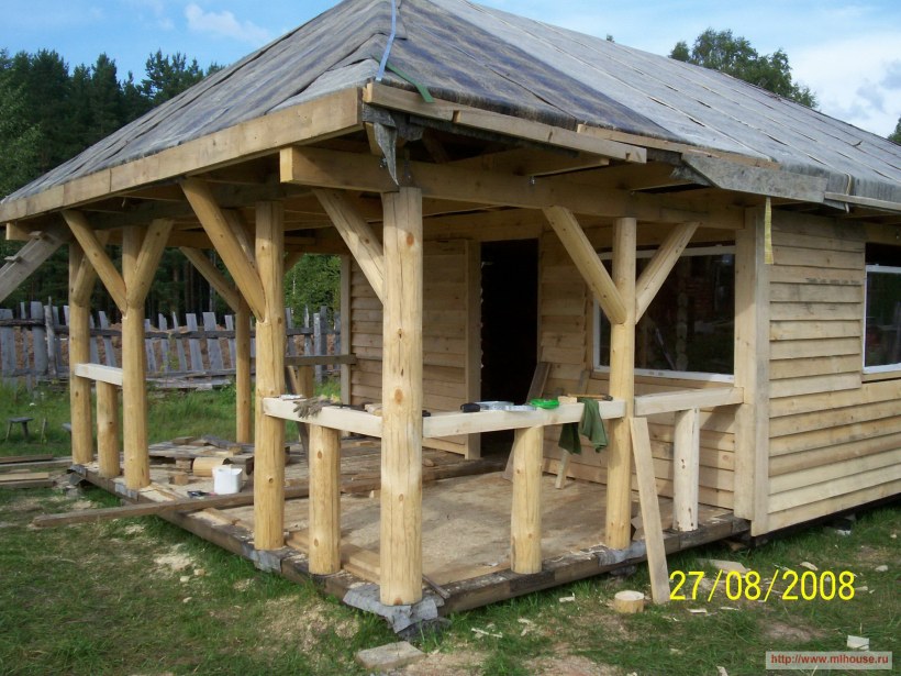 Терраса из оцилиндрованного бревна