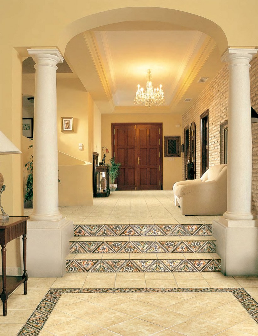 Плитка в прихожей