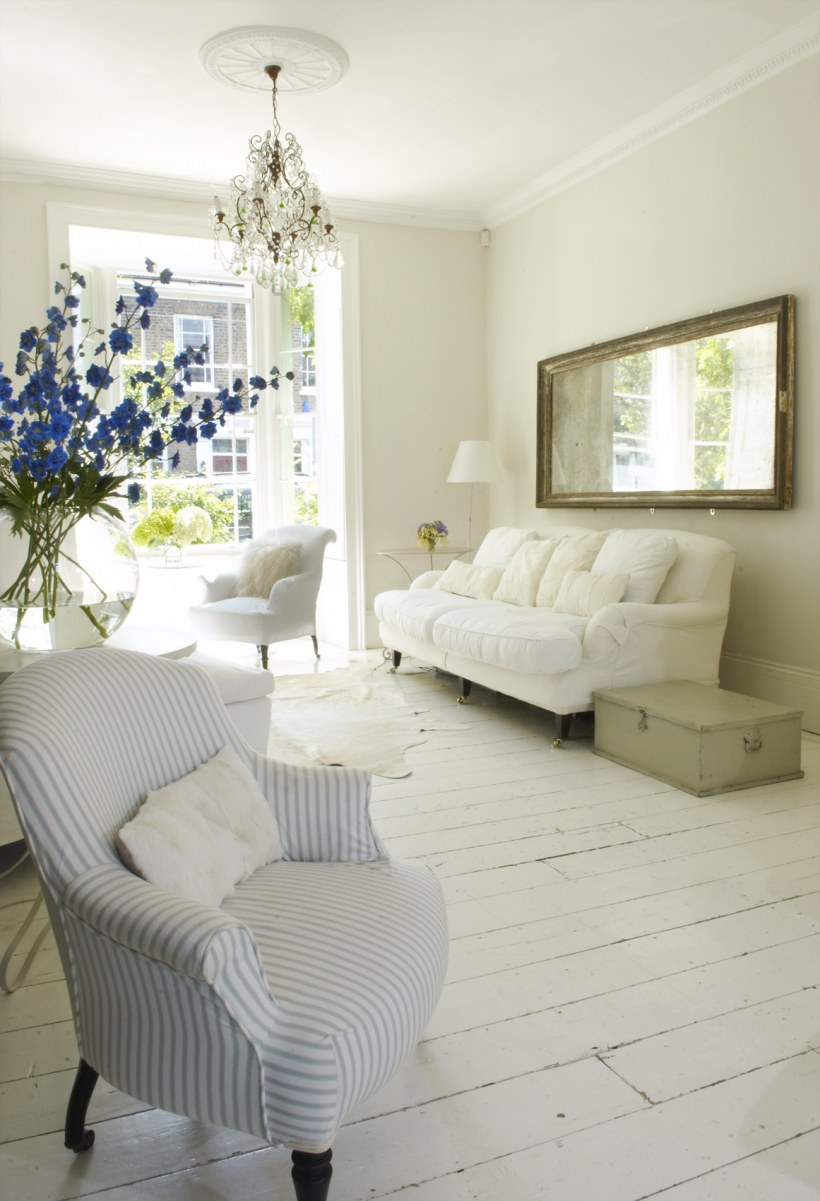 Интерьер с белыми полами