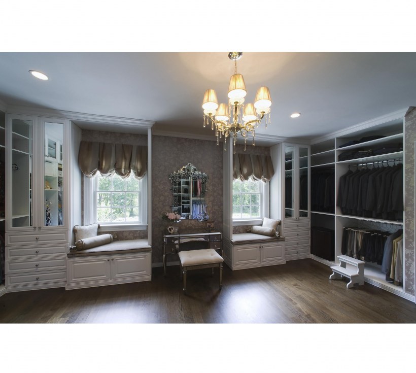 Гардеробная с окном