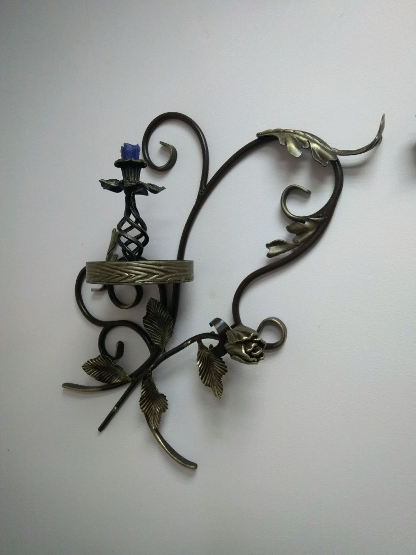 Кованые настенные подставки для цветов