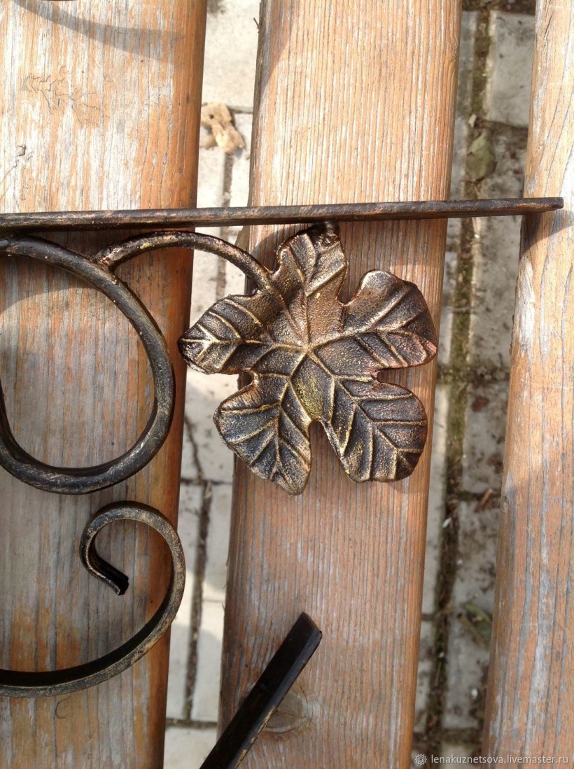 Кованый кронштейн