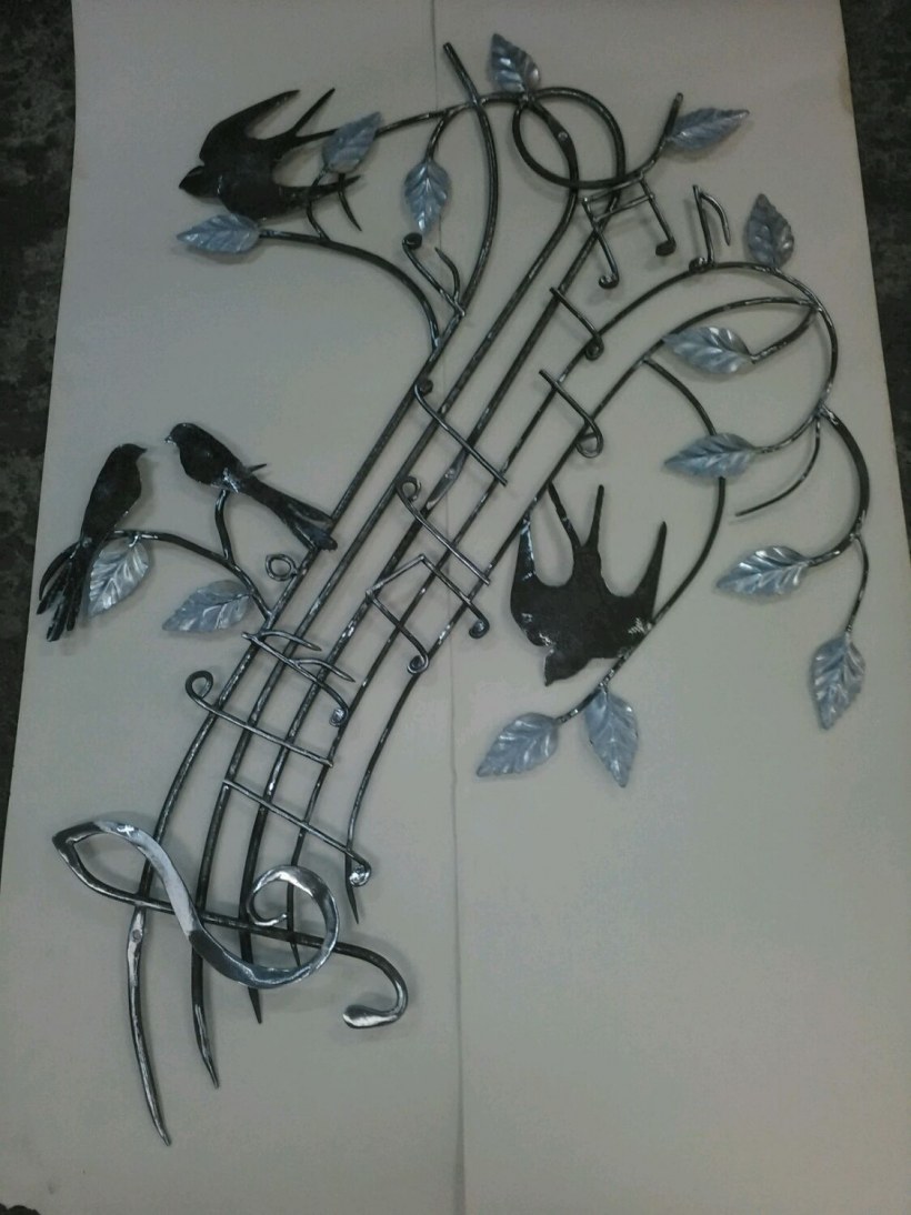 Кованые украшения на стену