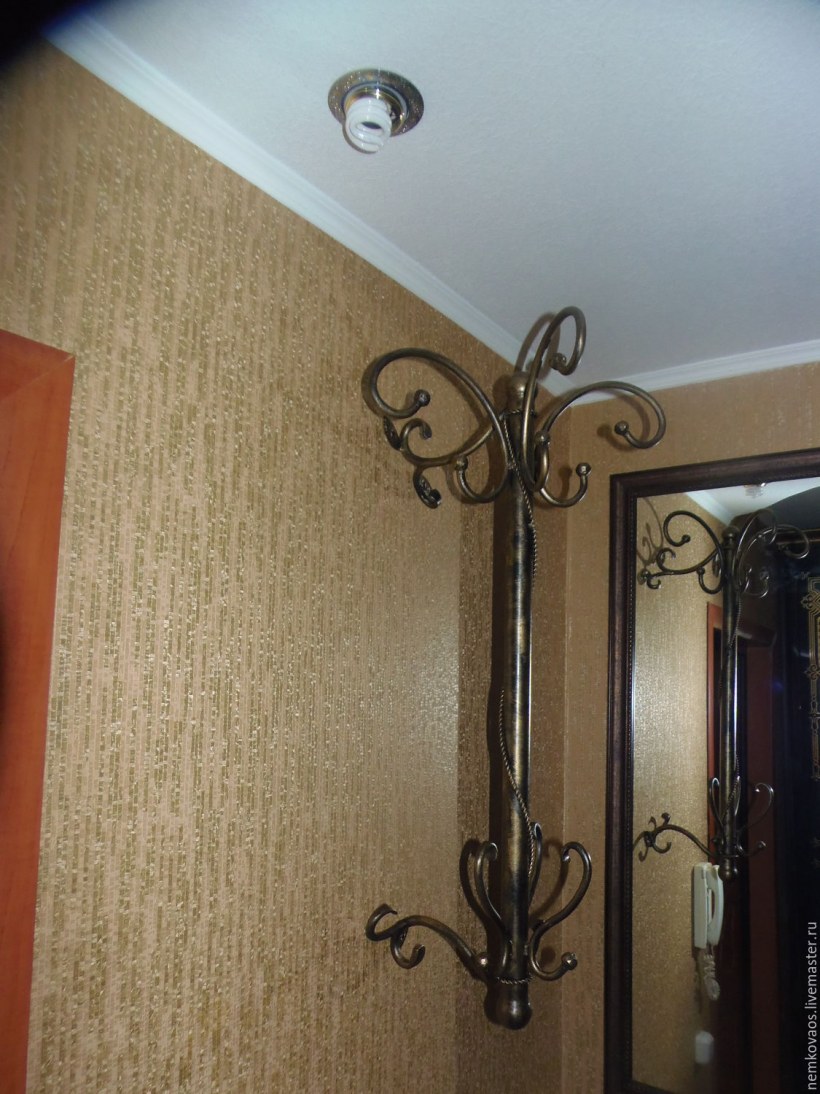 Кованная вешалка в прихожую