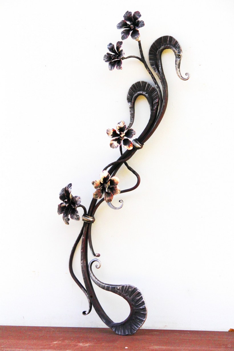 Кованый декор на стену