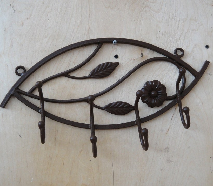 Кованая декоративная вешалка